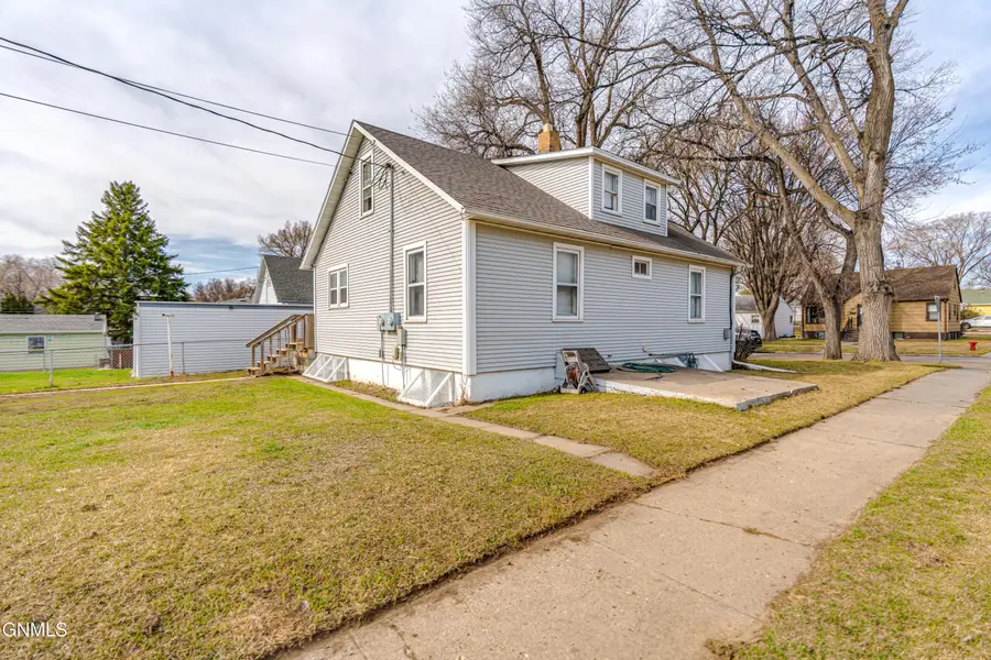 725 N 18th Street, Bismarck, ND 58501 - #2
