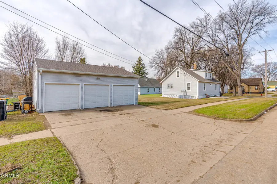 725 N 18th Street, Bismarck, ND 58501 - #3