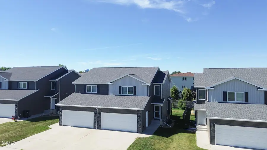 517 La Paz Avenue, Bismarck, ND 58503 - #2