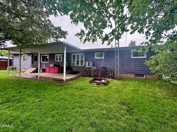114 3rd Avenue N, Fessenden, ND 58438