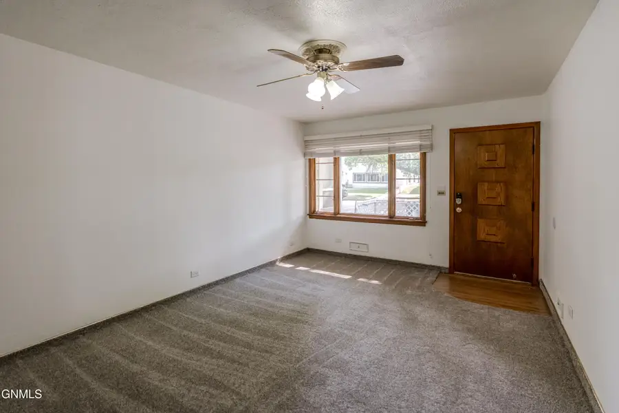 612 19th Street N, Bismarck, ND 58501 - #2