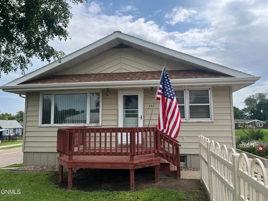 328 2nd Street Ne, Watford City, ND 58854 - #2