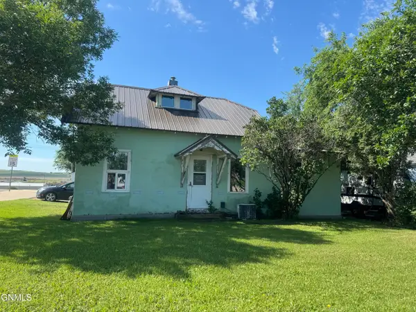 221 Park Avenue E, Watford City, ND 58854