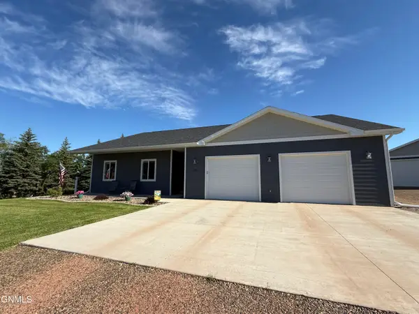 12493 Timber Cove Circle, Watford City, ND 58854