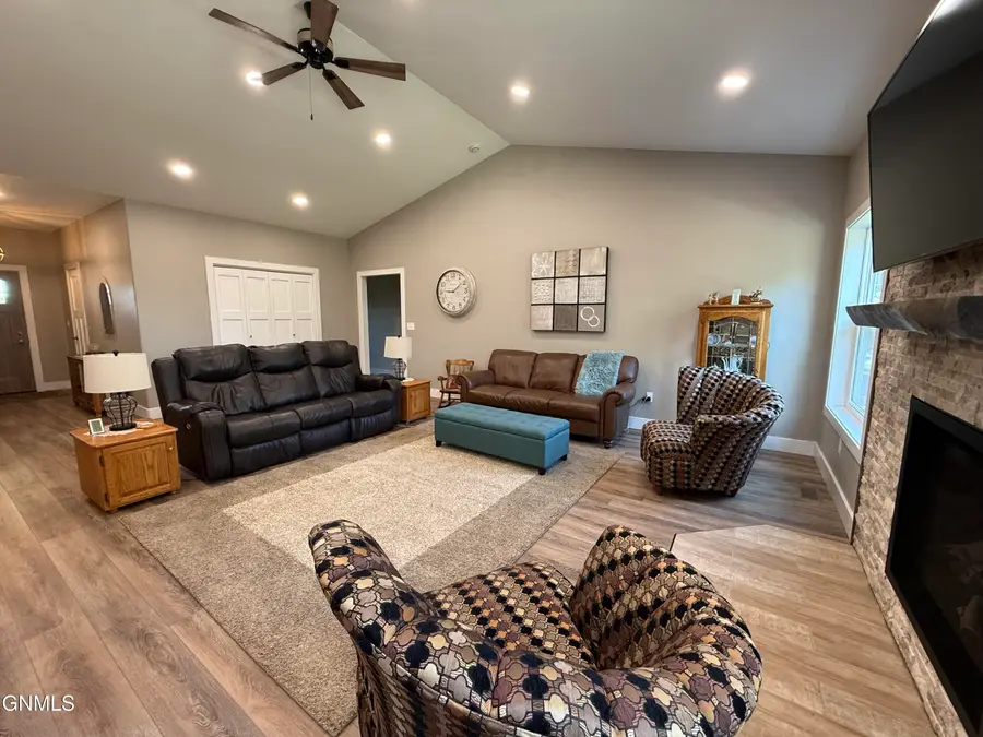 12493 Timber Cove Circle, Watford City, ND 58854 - #3