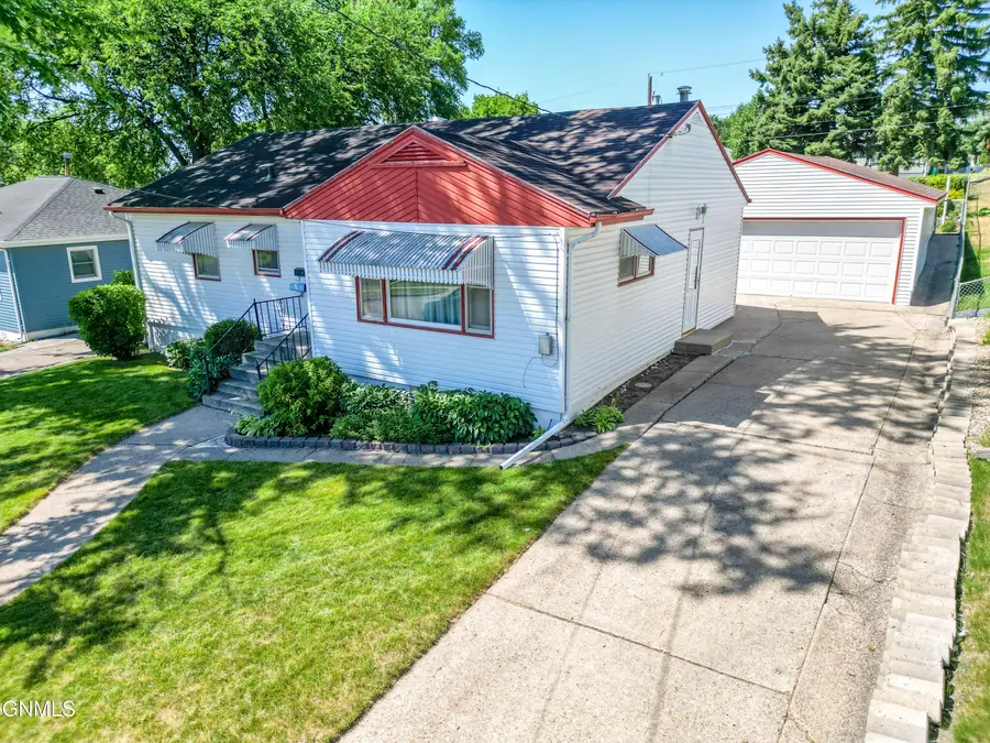 2124 D Avenue E, Bismarck, ND 58501 - #2