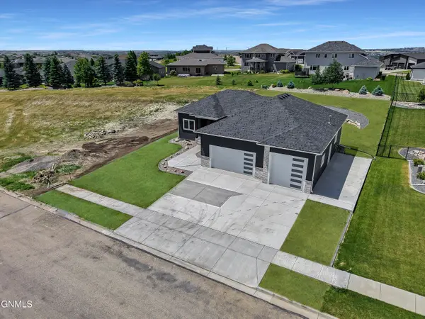 3916 Cogburn Road, Bismarck, ND 58503