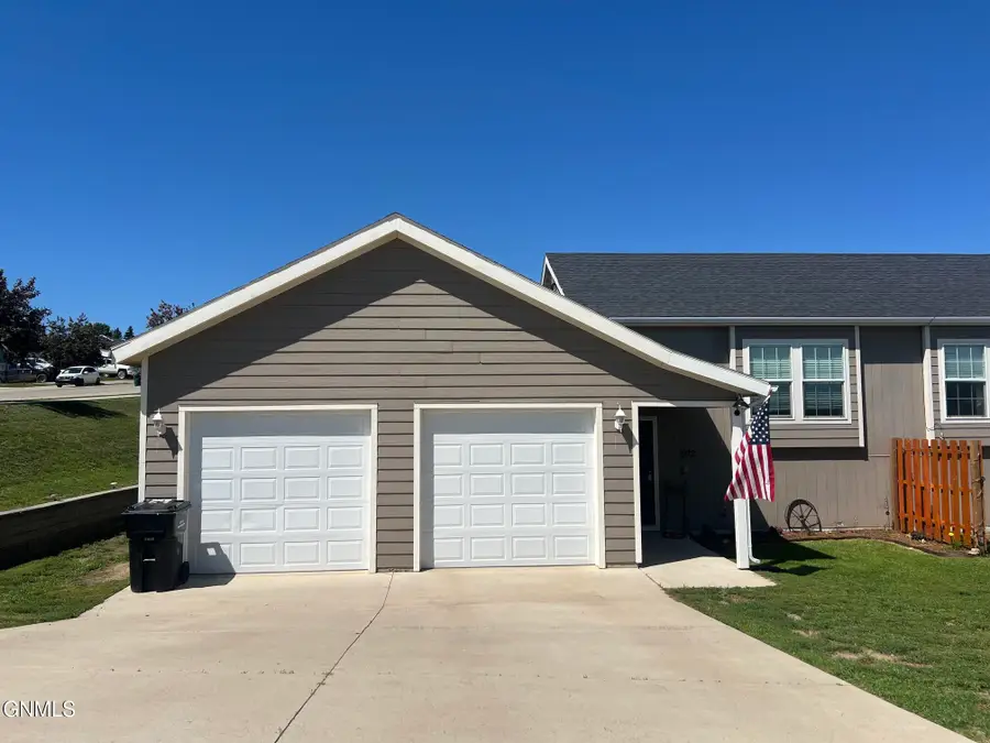 202 24th Avenue Ne, Watford City, ND 58854 - #2