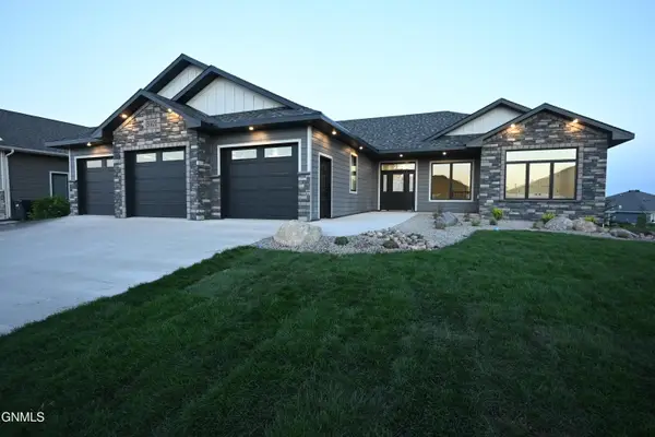5921 Crested Butte Road, Bismarck, ND 58503