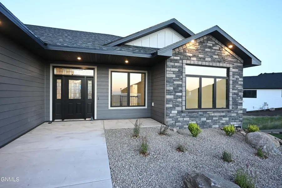 5921 Crested Butte Road, Bismarck, ND 58503 - #2