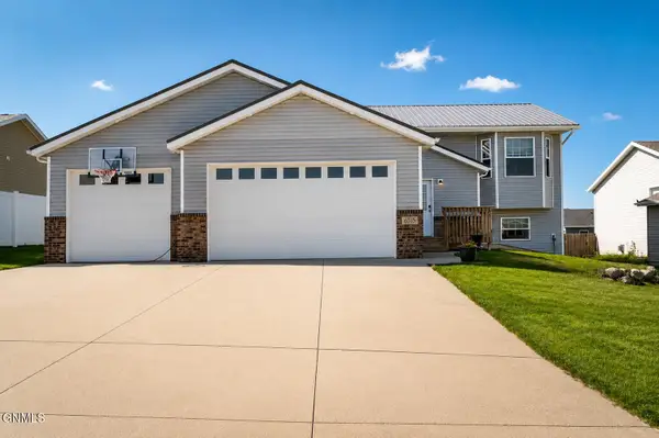 6515 Edgerly Lane, Lincoln, ND 58504