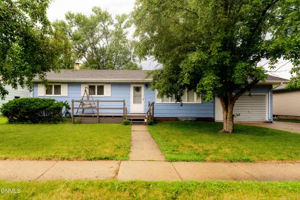1017 James Avenue Ne, Jamestown, ND 58401