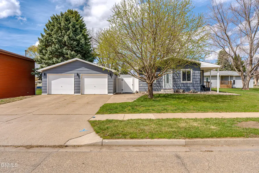 1470 Eastwood Street, Bismarck, ND 58504 - #2