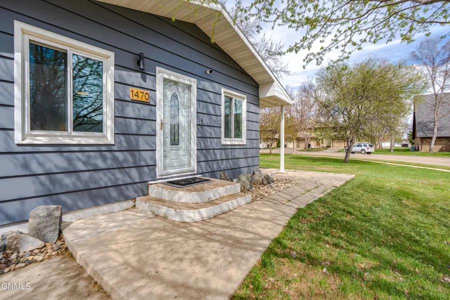 1470 Eastwood Street, Bismarck, ND 58504 - #3