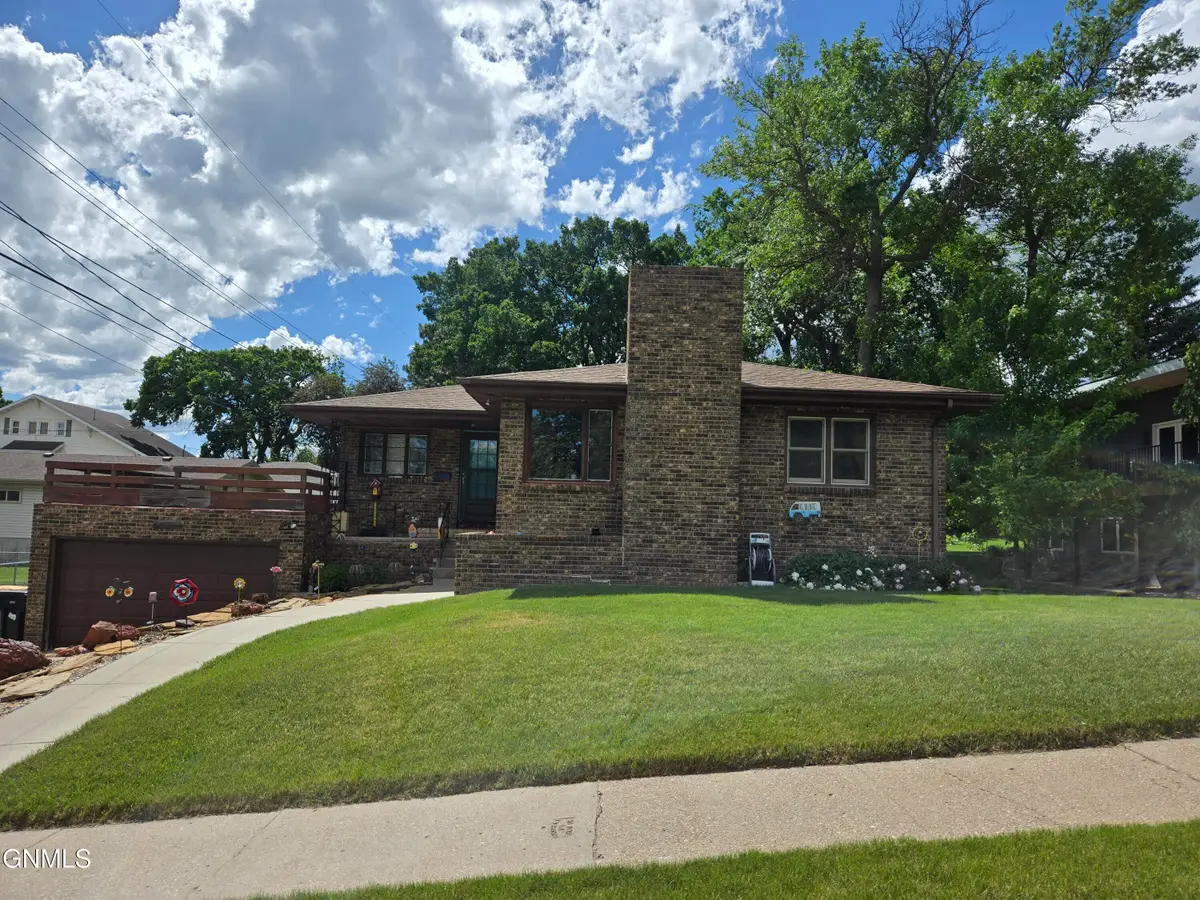 1010 Hannifin Street N, Bismarck, ND 58501 - #1