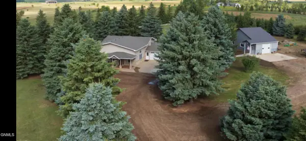 3251 104t Avenue Sw, Dickinson, ND 58601