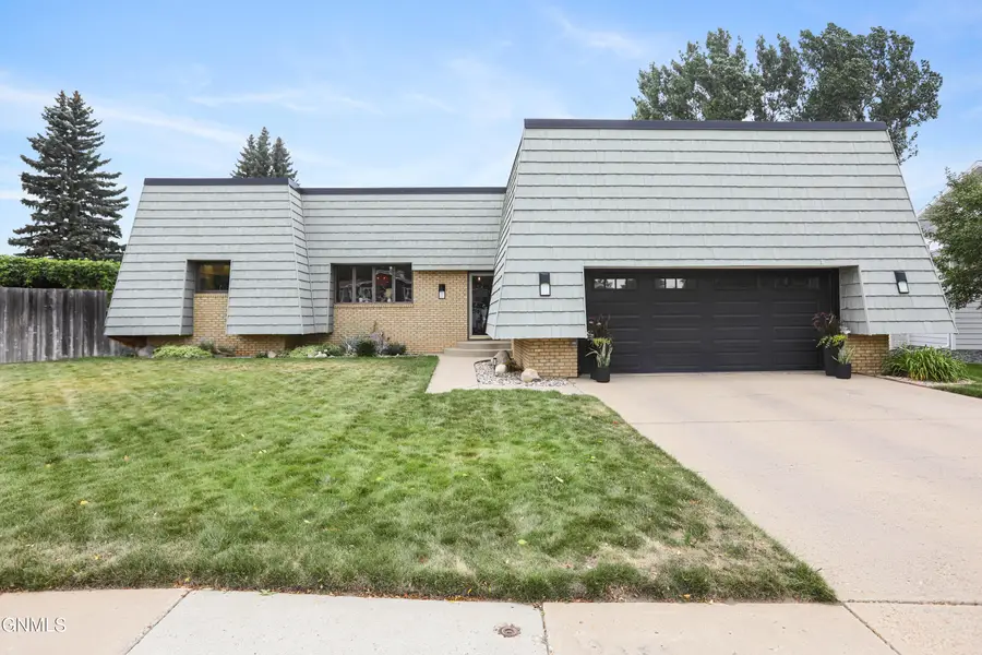 1613 E Hillcourt, Williston, ND 58801 - #2