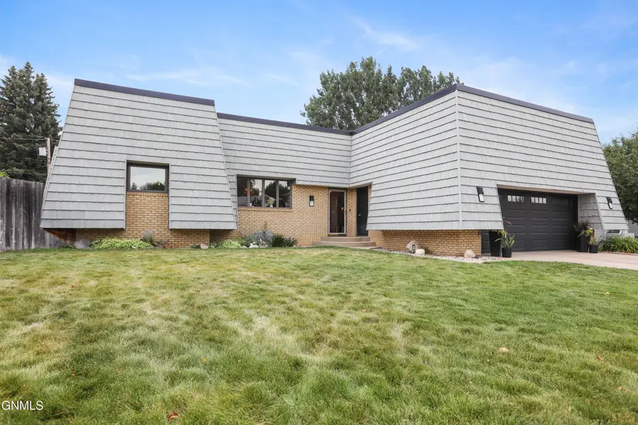1613 E Hillcourt, Williston, ND 58801 - #3