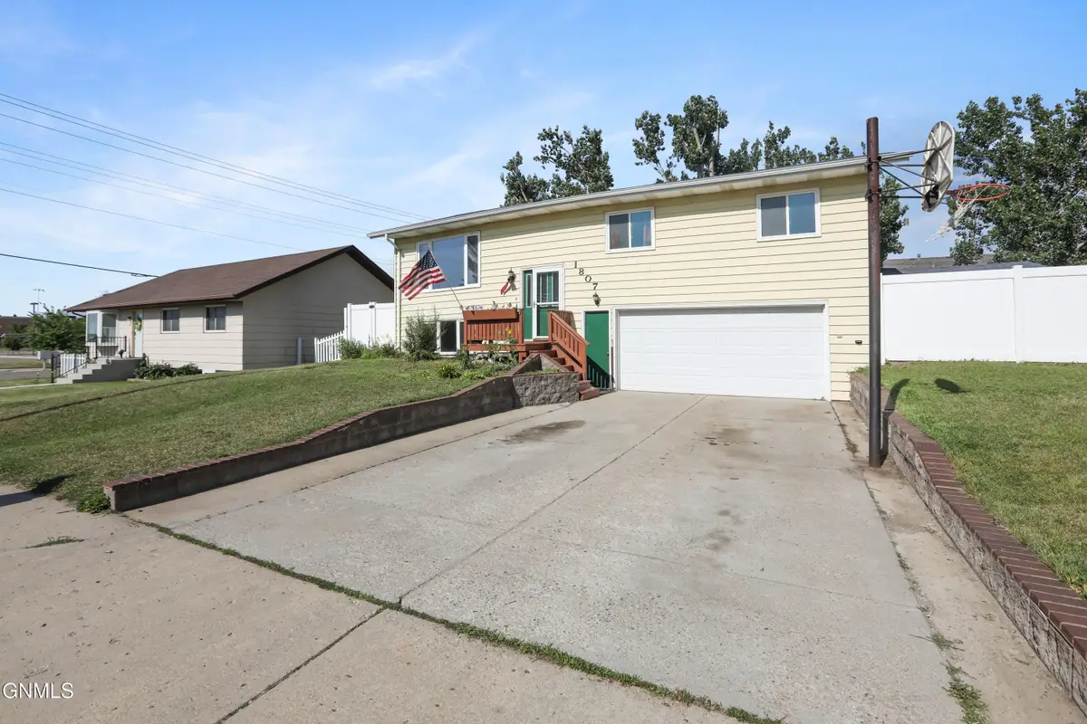1807 8th Avenue E, Williston, ND 58801 - #1