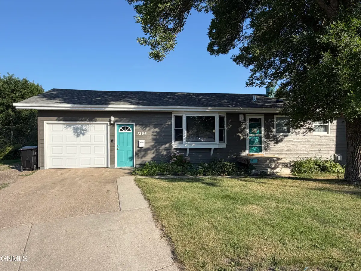 1296 Central Avenue N, Valley City, ND 58072 - #1