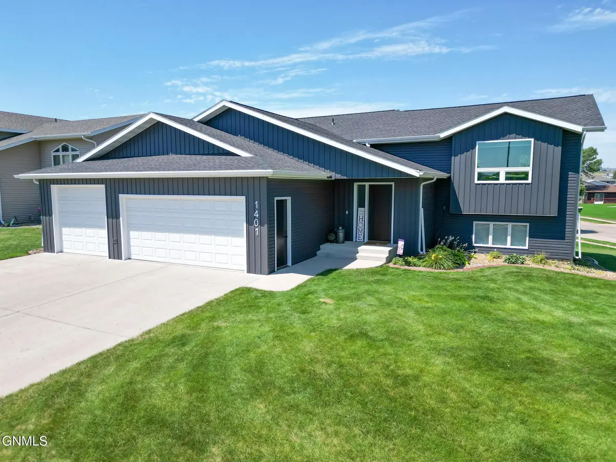 1401 6th Avenue Ne, Mandan, ND 58554 - #1