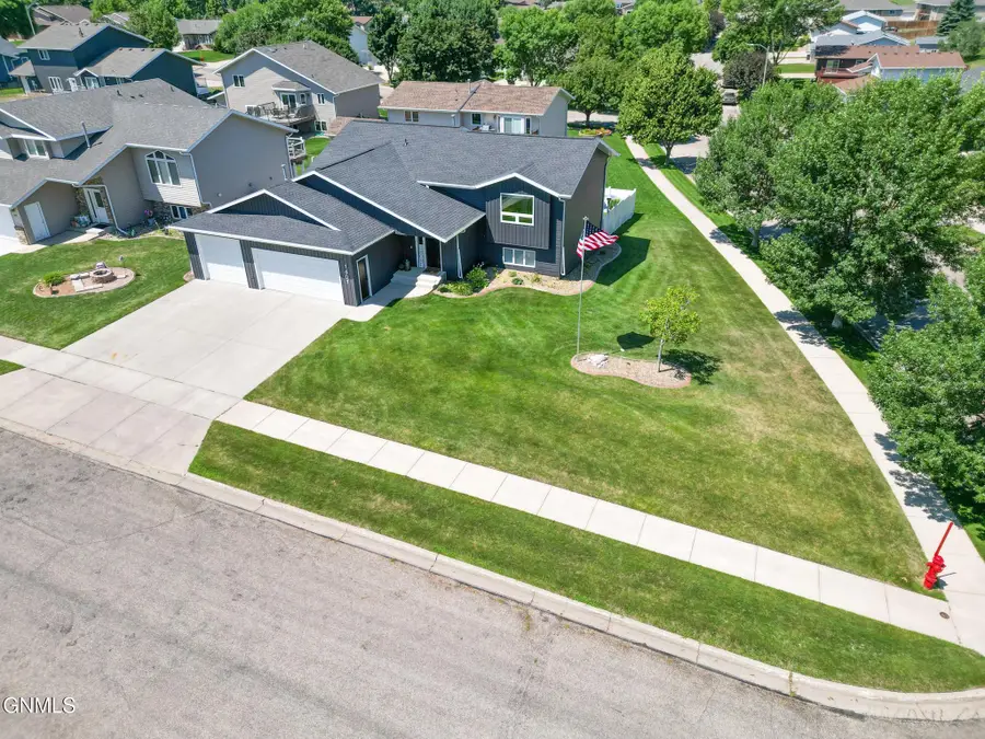 1401 6th Avenue Ne, Mandan, ND 58554 - #2