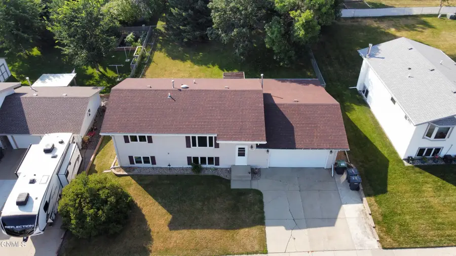 1716 9th Avenue Se, Mandan, ND 58554 - #2