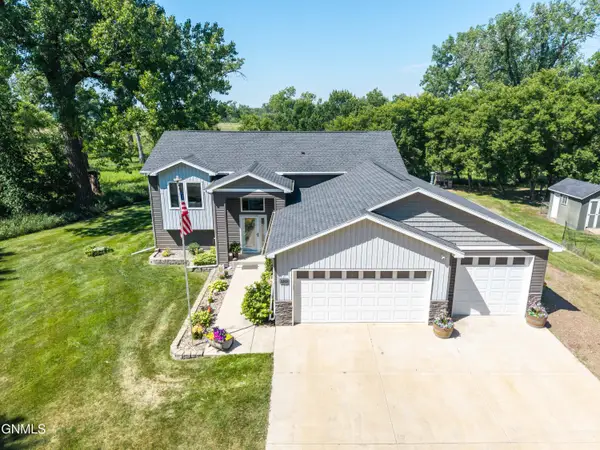 3263 River Place Drive N, Mandan, ND 58554