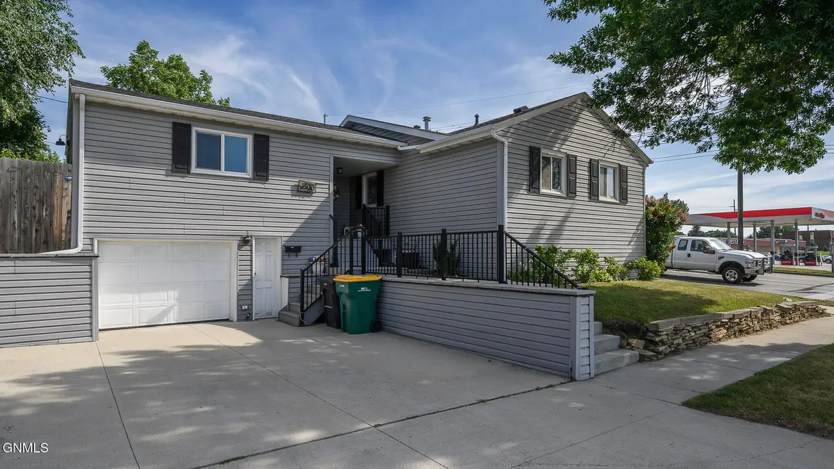 2530 E Rosser Avenue, Bismarck, ND 58501 - #1