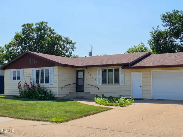 2113 7th Avenue E, Williston, ND 58801