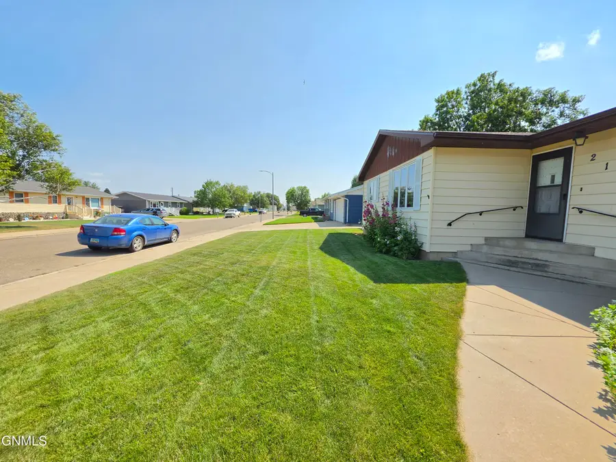 2113 7th Avenue E, Williston, ND 58801 - #3