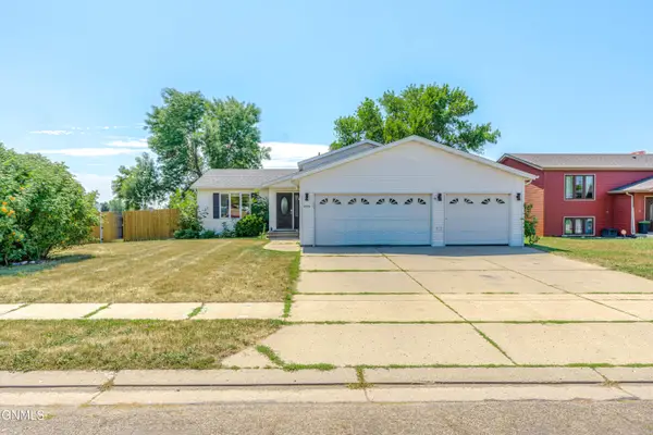 2604 Lexington Drive, Bismarck, ND 58503