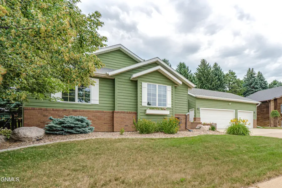 314 Aspen Avenue, Bismarck, ND 58503 - #2