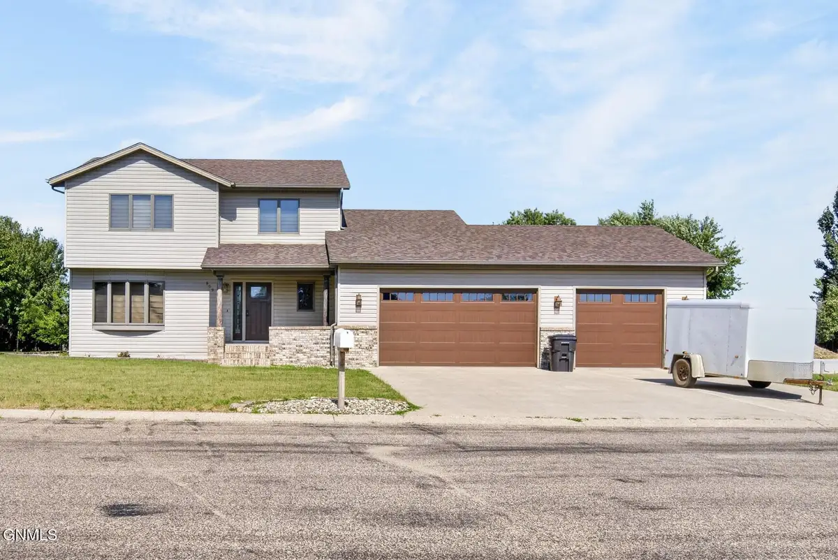 809 13th Avenue Sw, Jamestown, ND 58401 - #1