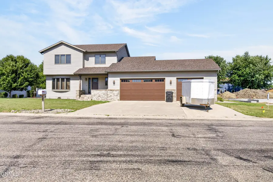 809 13th Avenue Sw, Jamestown, ND 58401 - #2
