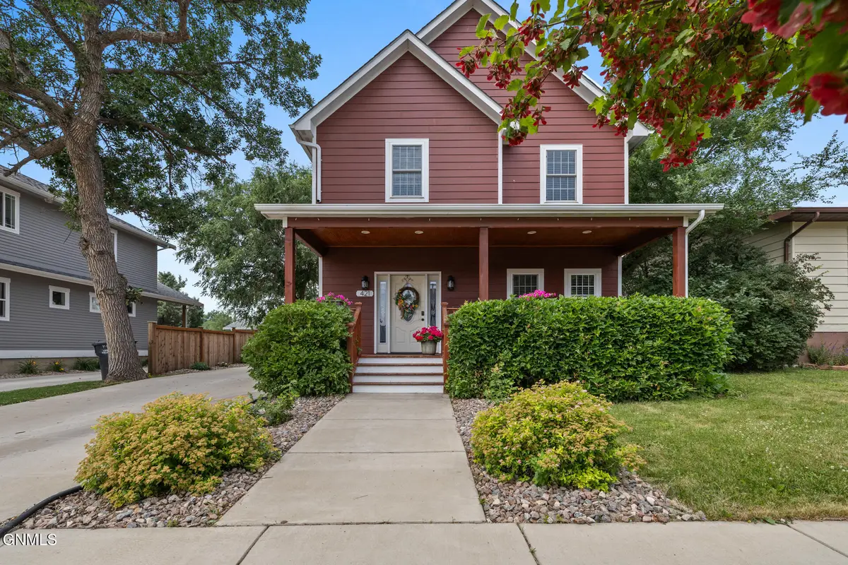 421 9th Avenue W, Williston, ND 58801 - #1