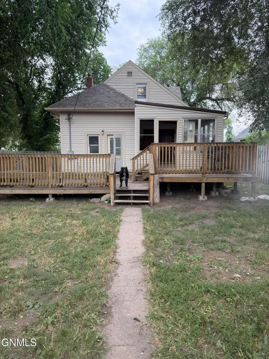 621 5th Street Se, Jamestown, ND 58401 - #2