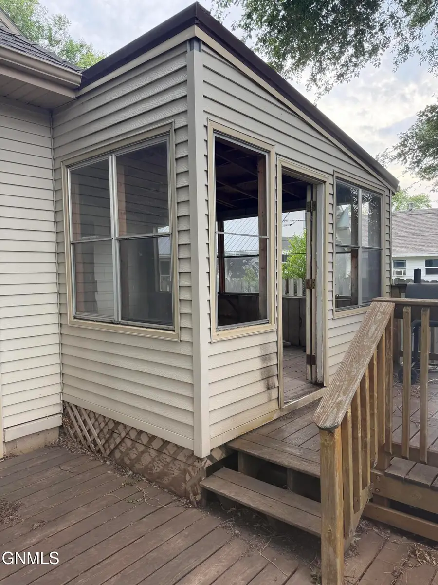 621 5th Street Se, Jamestown, ND 58401 - #3