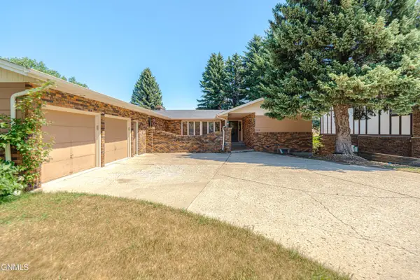 3209 Winnipeg Drive, Bismarck, ND 58503
