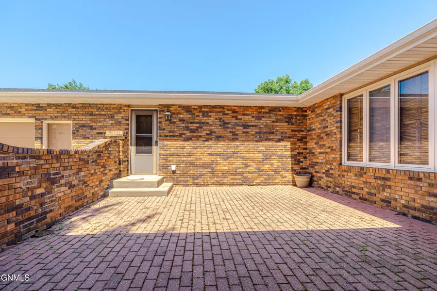 3209 Winnipeg Drive, Bismarck, ND 58503 - #3