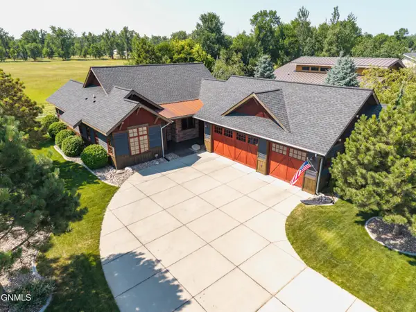 1205 Voyager Place, Bismarck, ND 58504