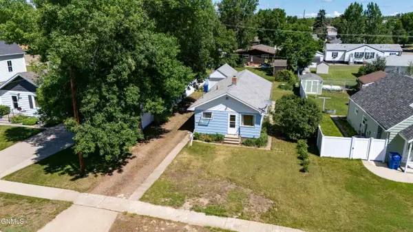 208 3rd Street Nw, Beulah, ND 58523
