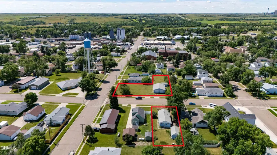 208 3rd Street Nw, Beulah, ND 58523 - #2