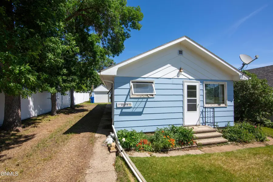 208 3rd Street Nw, Beulah, ND 58523 - #3