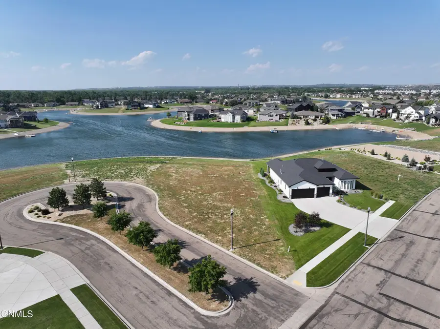 800 Southbay Circle, Bismarck, ND 58504 - #2