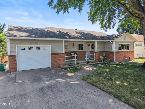 1219 1st Street N, Bismarck, ND 58501