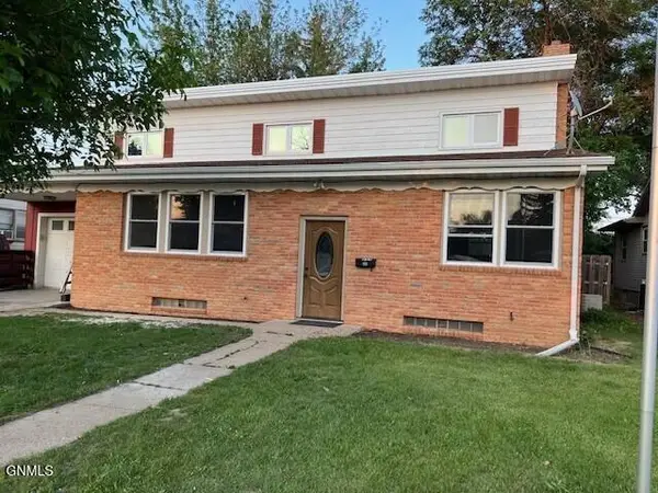 644 8th Avenue W, Dickinson, ND 58601