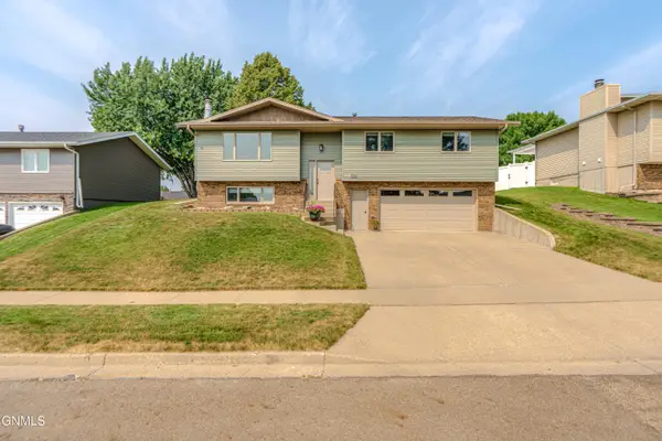 802 32nd Street, Bismarck, ND 58501