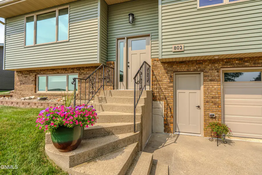 802 32nd Street, Bismarck, ND 58501 - #3