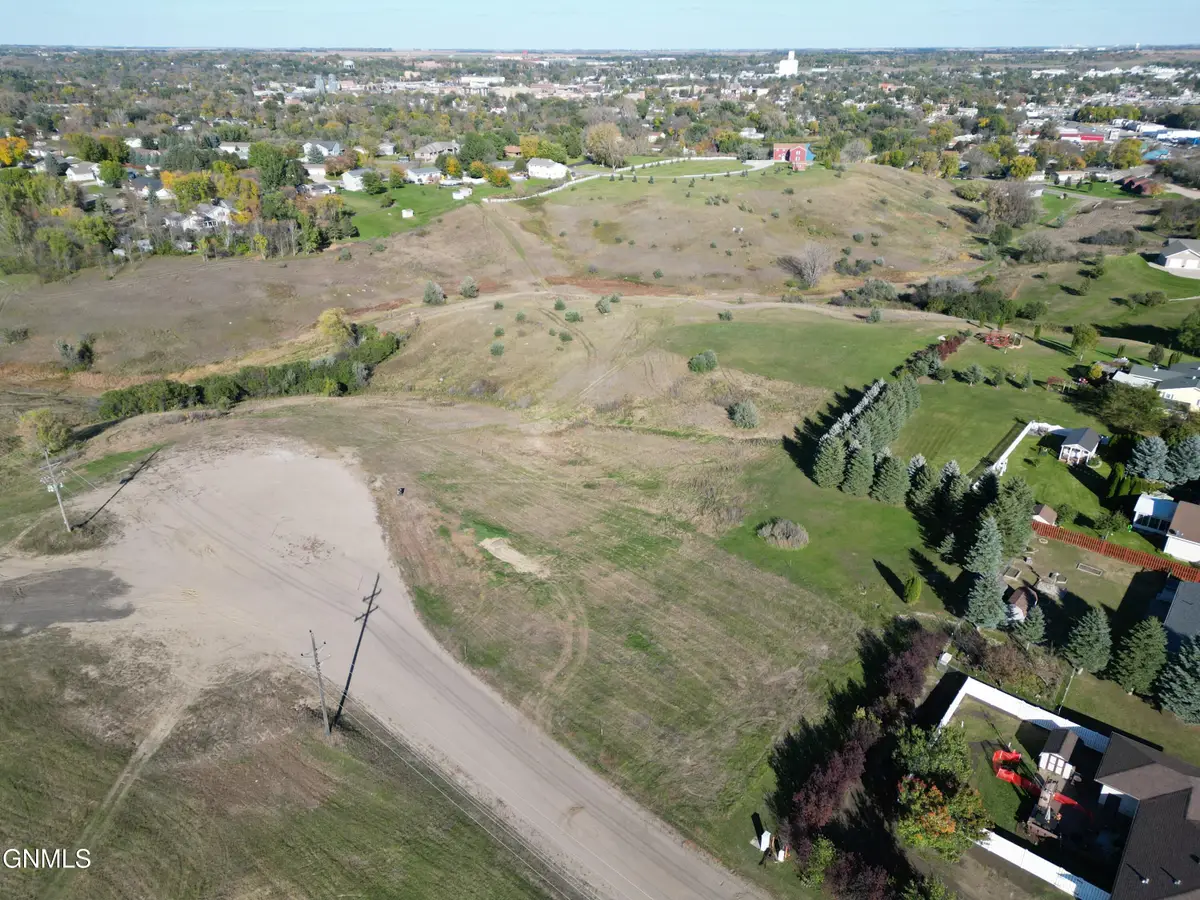 1209 11th Avenue Sw, Jamestown, ND 58401 - #1